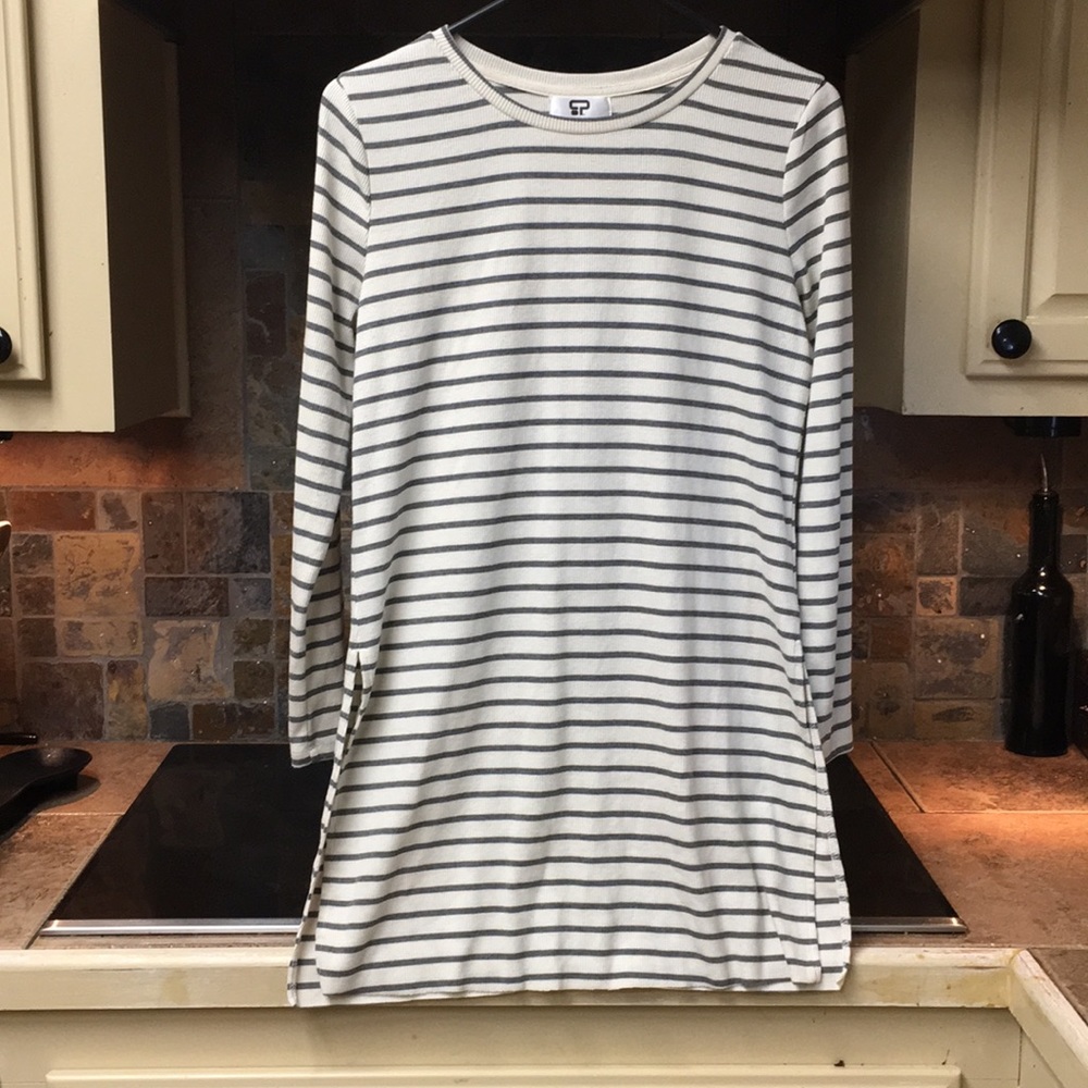 Culture phit long sleevewoven top. Slits  at sides